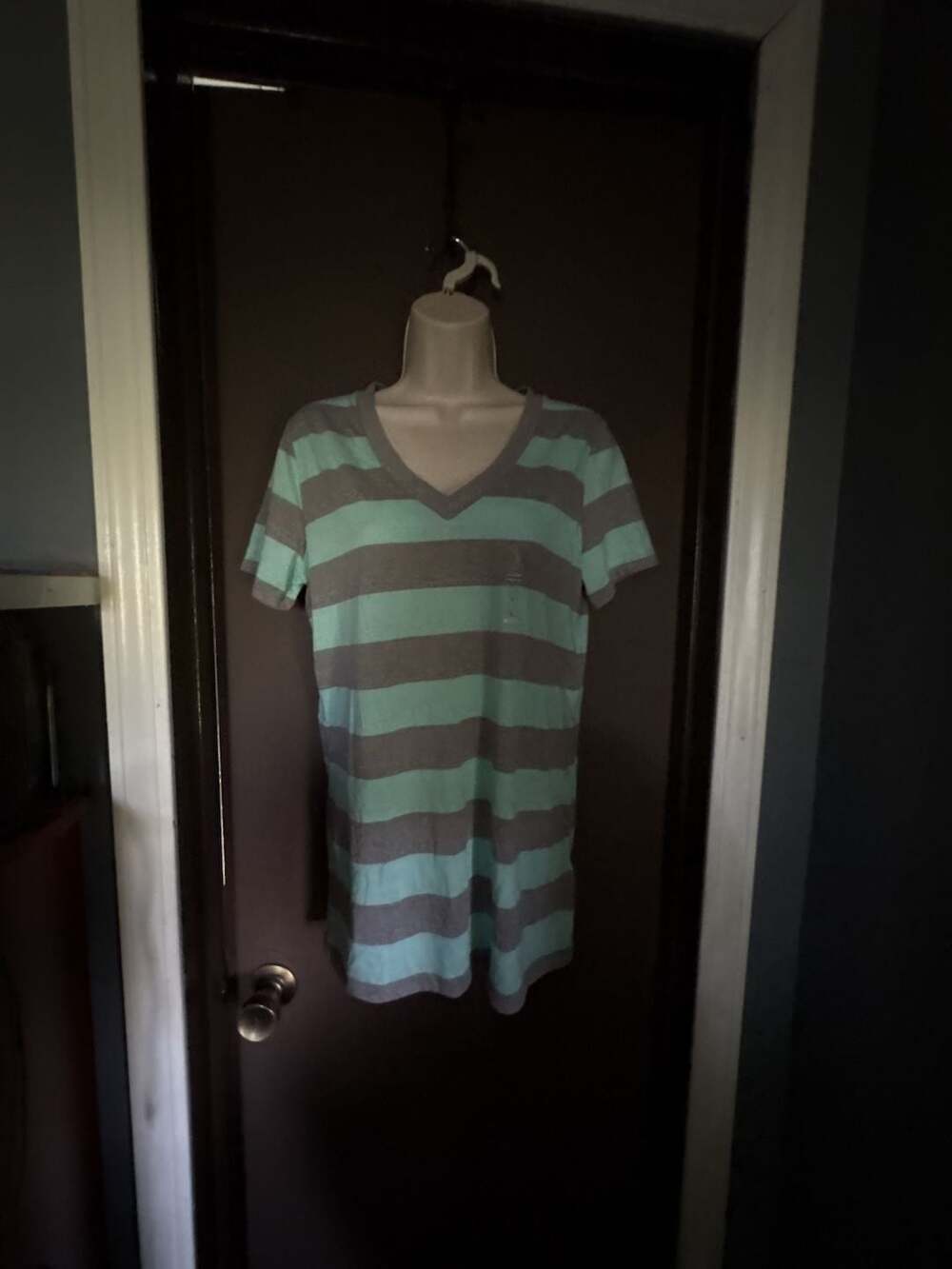 Arizona Jeans Co. Striped V-Neck T-Shirt Large